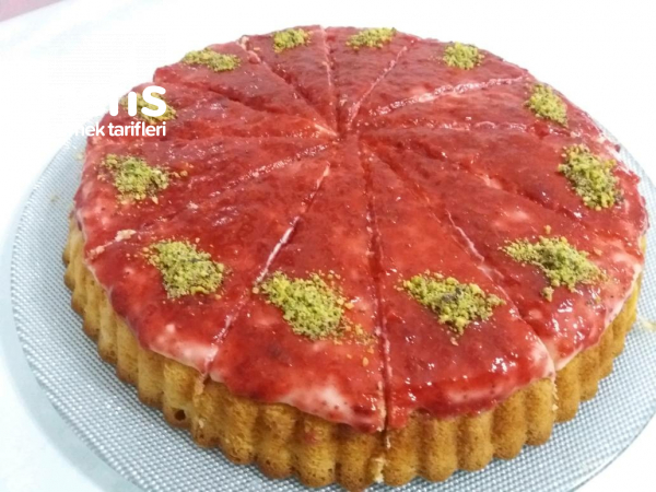 Çilekli Pamuk Tart Kek