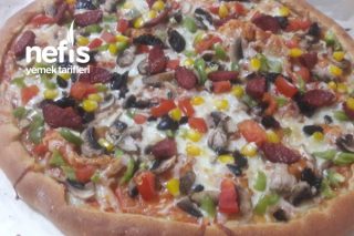 Bol Malzemeli Pizza (Gerçek Pizza Tadında) Tarifi
