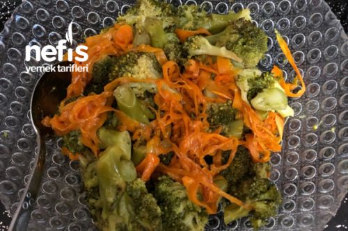 Kavrulmuş Havuçlu Brokoli Salatası Tarifi