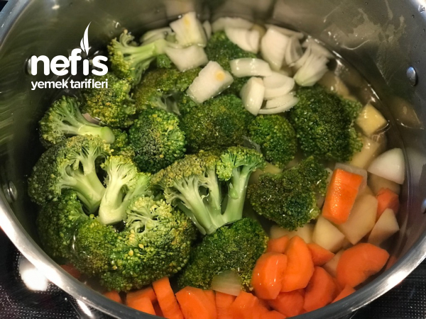 Sütlü Brokoli Çorbası ( Harika Lezzette)