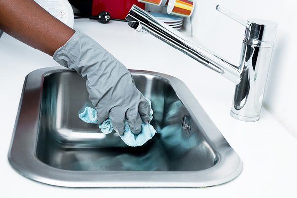 Mutfak Lavabosu Temizliği – En Pratik 4 Doğal Yöntem, Kesin Sonuç Tarifi