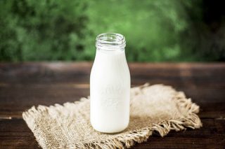 Pastörize Süt Nedir? Kaynatılır Mı, Zararlı Mı? Raf Ömrü, UHT ile Farkı Tarifi