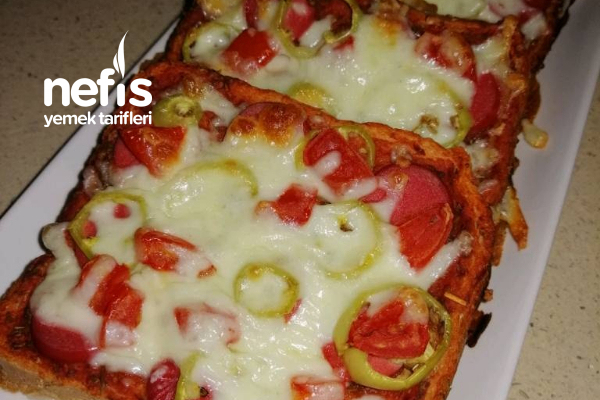 Tost Ekmeğinden Kahvaltılık Nefis Pizzalar