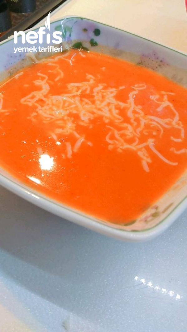 Közlenmiş Kırmızı Biberli Domates Çorbası