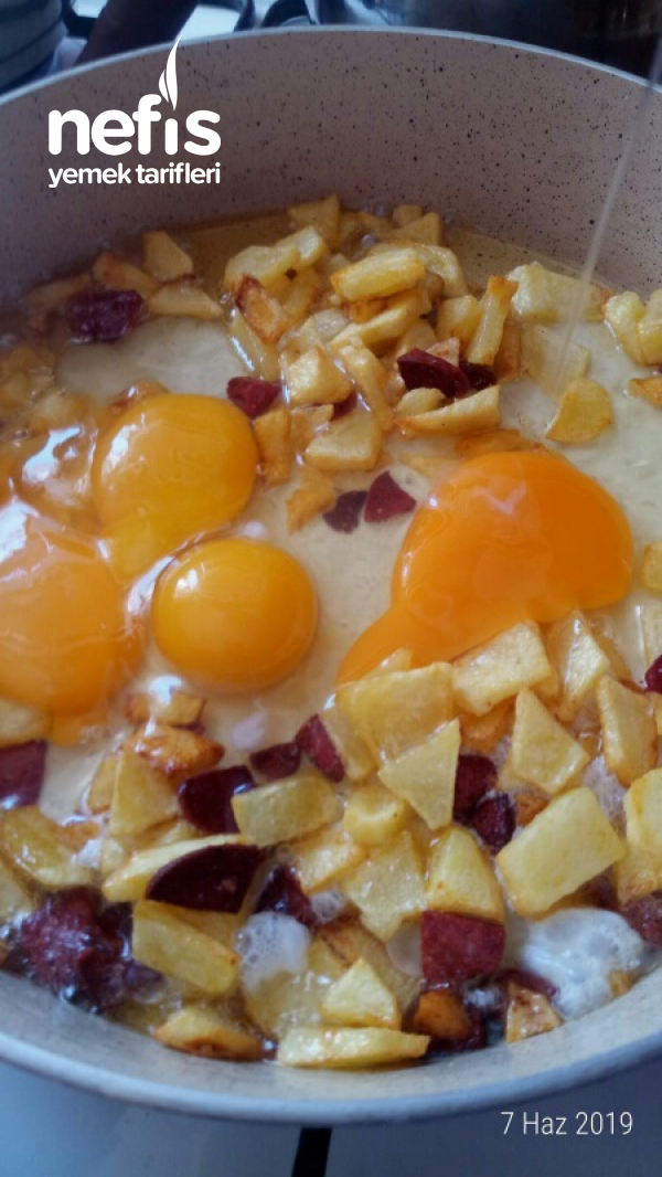 Patates Kizartmali Yumurta (kahvaltı Sofrası İcin Mükemmel )