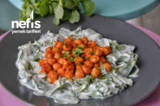 Nohut Kavurmalı Semizotu Salatası Tarifi