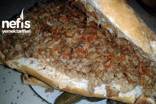 Yarım, Çeyrek, Ekmek Arası Kokoreç Kaç Kalori? Tarifi Yarım, Çeyrek, Ekmek Arası Kokoreç Kaç Kalori? Tarifi