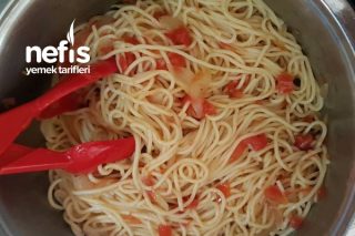 Domatesli Karamelize Soğanlı Spagetti Tarifi