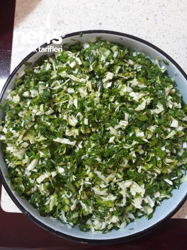 Azerbaycan Mutfağından Tavada Yeşillikli Lahana Qutabı Nefis Yemek