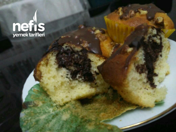 Yumuşacık Tadı Şahane İçi Çikolata Dolgulu Muffin