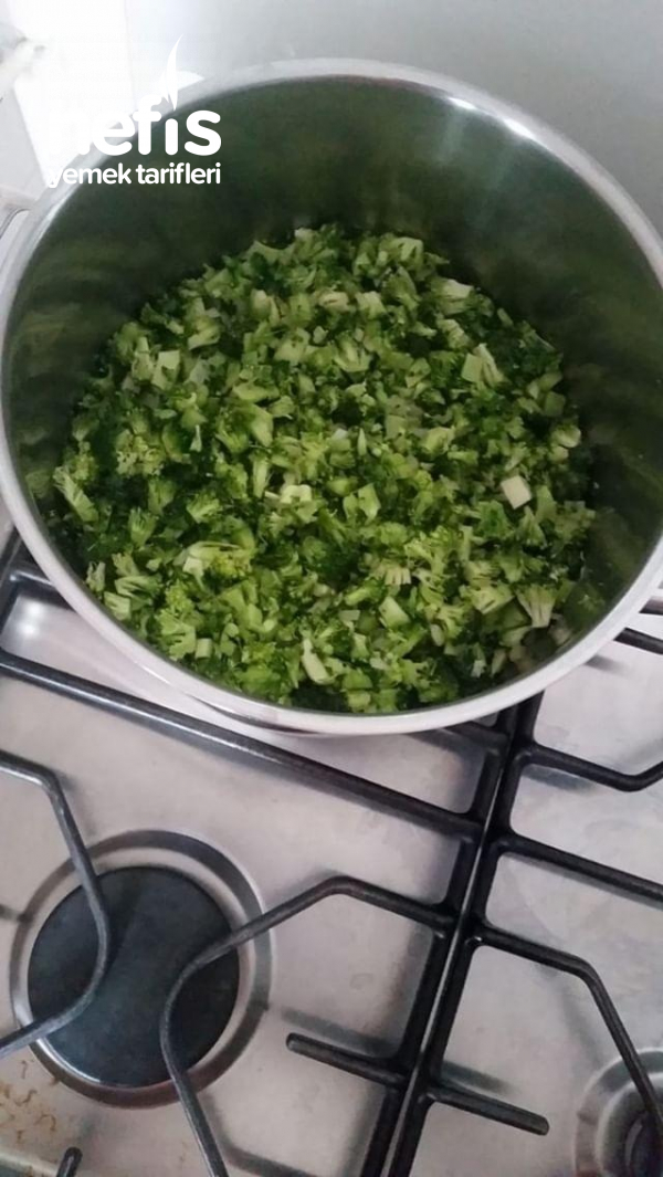 Brokoli Çorbası (tavuklu)