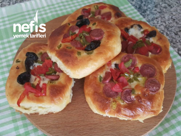 Pizza (Bayatlamayan Poğaça Hamurundan Son Derece Yumuşak Ve Lezzetli