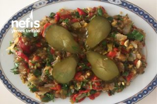 Sirkeli Köz Patlıcanlı Ve Kırmızı Biber Salatası Tarifi