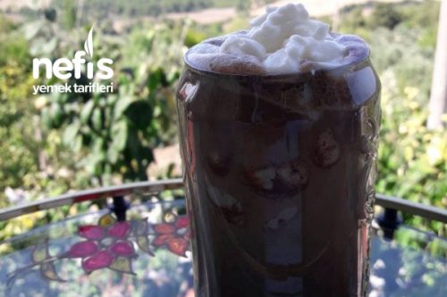 Dondurmalı Çikolatalı Soğuk Kahve (Böyle Bir Soğuk Kahve İçmediniz) Tarifi