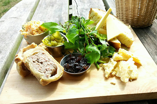 Şarabın Yanında Ne Yenir? Lezzeti Tamamlayacak 10 Sunum Önerisi Nefis