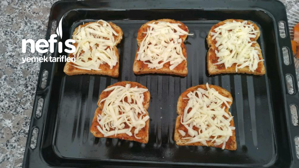 Tost Ekmeginde Pizza