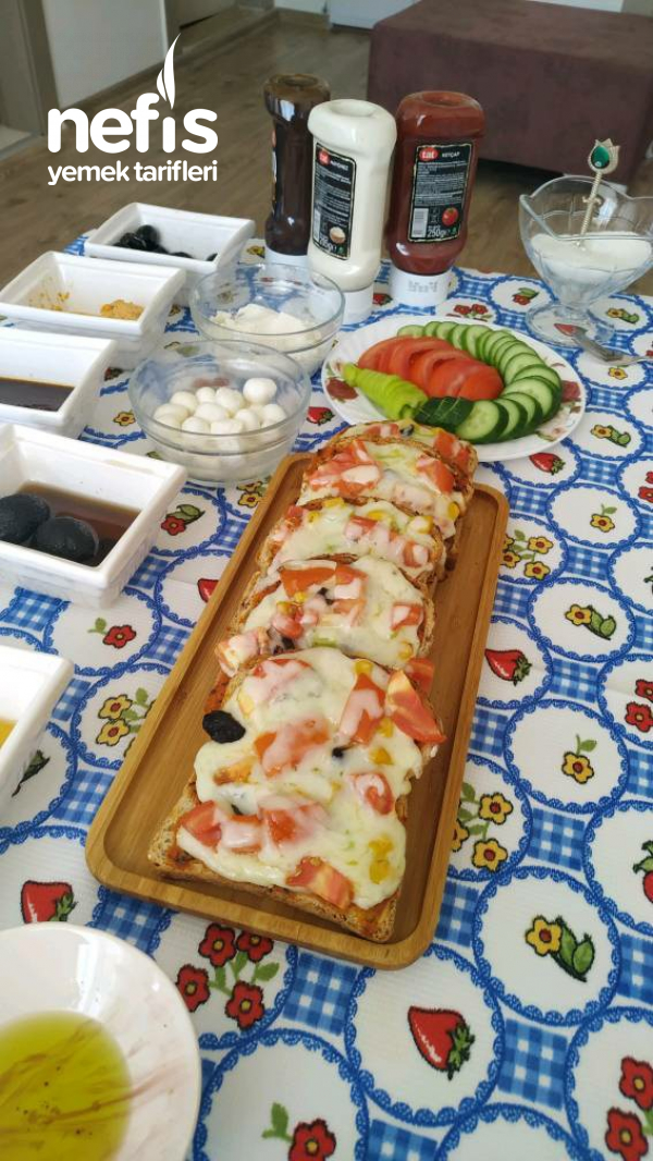 Tost Ekmeginde Pizza