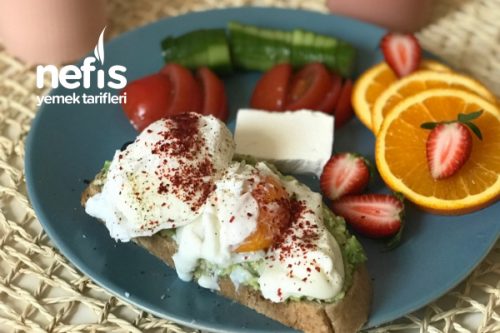 Poşe Yumurtalı Avokadolu Doyurucu Kahvaltı Tabağı Tarifi