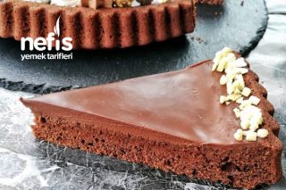 Çikolata Ganajlı Kek (Bildiğiniz Tat Farklı Süsleme) Tarifi