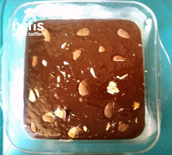 Vişne Soslu Bademli Islak Kek Nefis Yemek Tarifleri