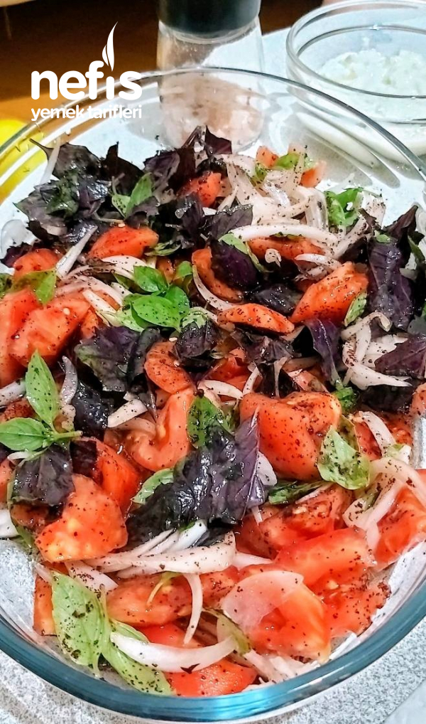 Taze Reyhan Salatası