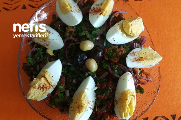 Kuru Domatesli Ve Yumurtalı Soğan Salatası ( Enfes Lezzet )