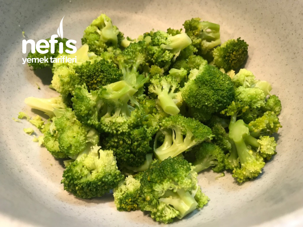 Harika Lezzetiyle Şifalı Brokoli Salatası