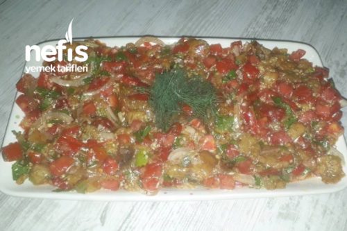 Köz Patlıcanlı Biber Salatası Tarifi