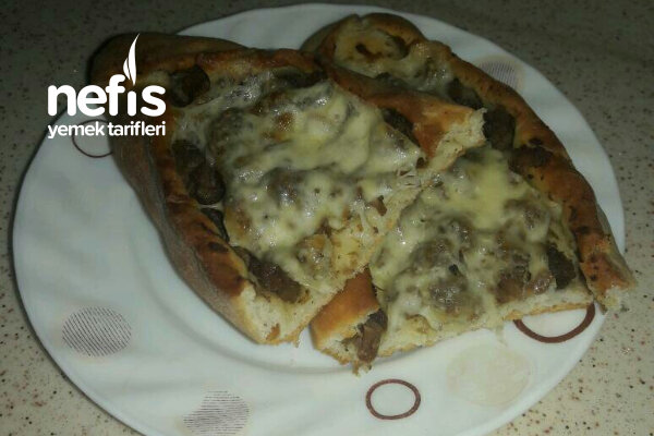 Kavurmalı Ve Ispanaklı Pide - Nefis Yemek Tarifleri