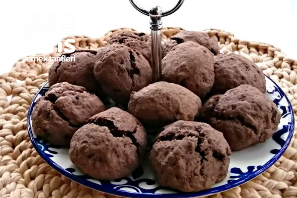 Kek Yumuşaklığında Bol Çikolatalı Kurabiyeler (Videolu)