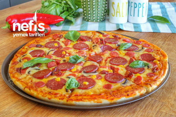 Evde Pizza Tarifi Nasıl Yapılır? (Videolu Garanti Lezzet) Nefis Yemek