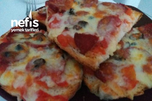 Enfes Pizza (Ekmekten) Tarifi