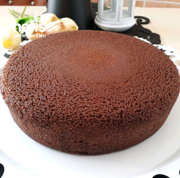 Βρεγμένο κέικ με σάλτσα σοκολάτας σε κατσαρόλα χωρίς τη χρήση φούρνου (μαλακό σαν σφουγγάρι)