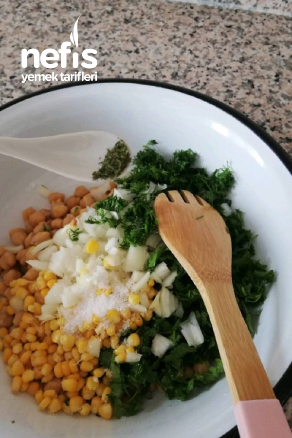 Nohut Salatası (Evdeki Malzemelerle Mükemmel Bir Salata) Nefis Yemek