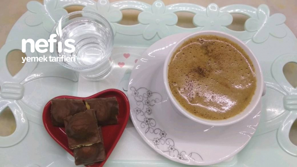 Sütlü Orta Şekerli Türk Kahvesi