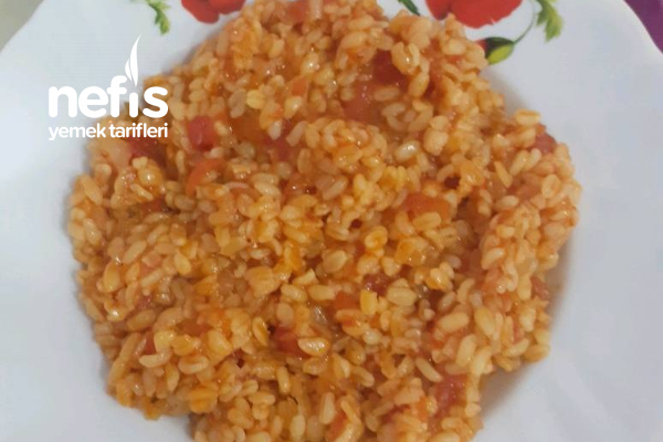 Meyhane Pilavı (Domatesli Bulgur Pilavı)