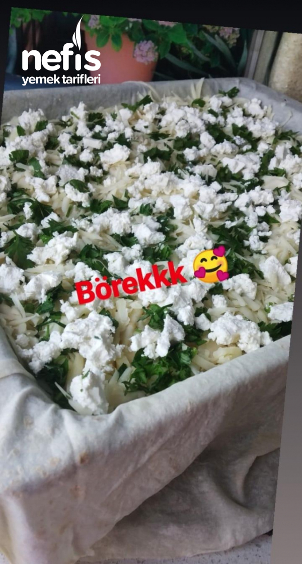 Peynirli Puf Börek (Farklı Sosuyla)