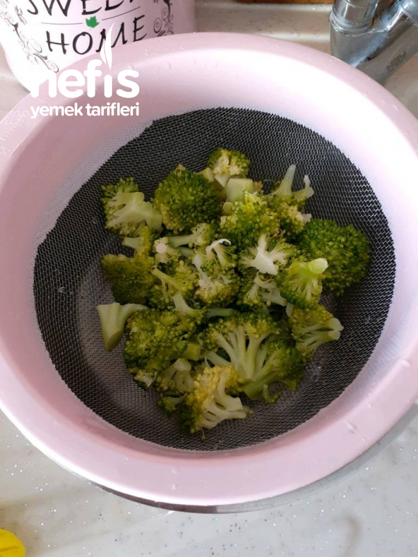 Efsane Lezzetli Brokoli Salatası