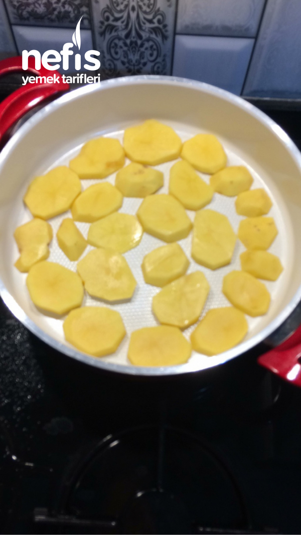 Tencerede Köfte Patates