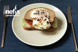 Sandviç Üstü Yumurta (Farklı Kahvaltı) Tarifi