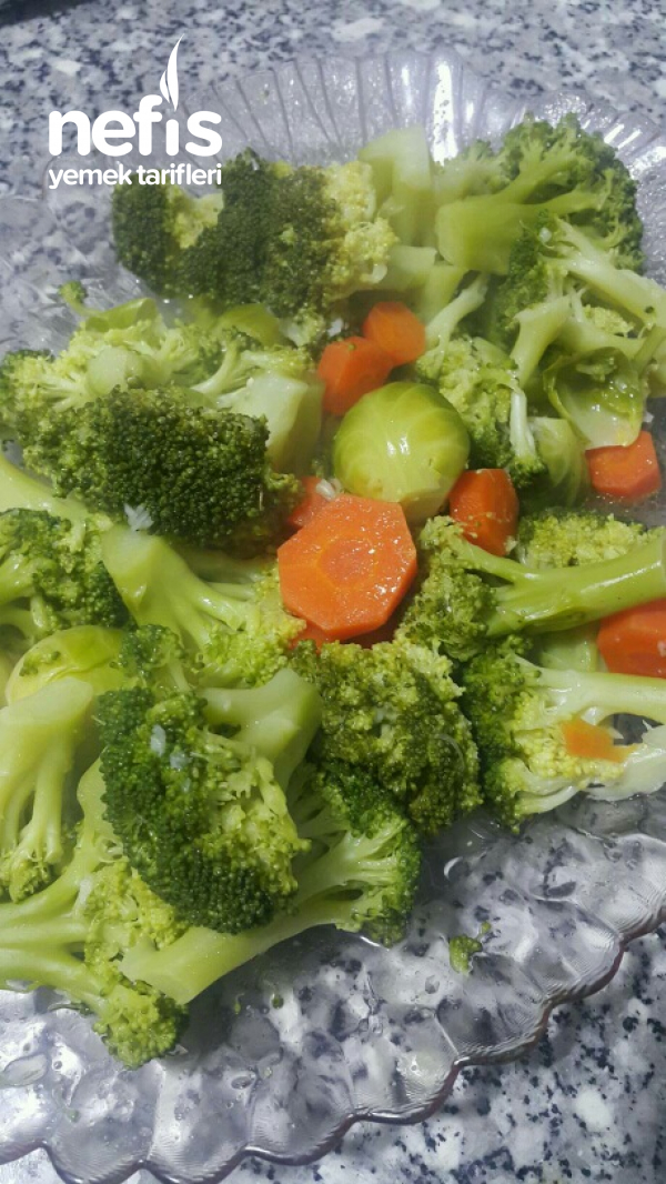 Soslu Brokoli Salatası (Çok Basit Ve Pratik)