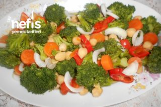Nohutlu Brokoli Salatası Tarifi