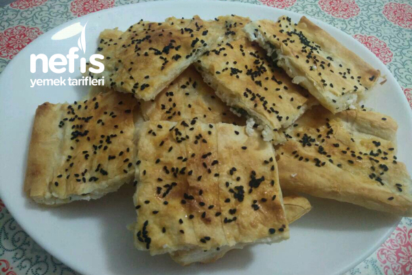 Hazır Yufkadan Peynirli Börek