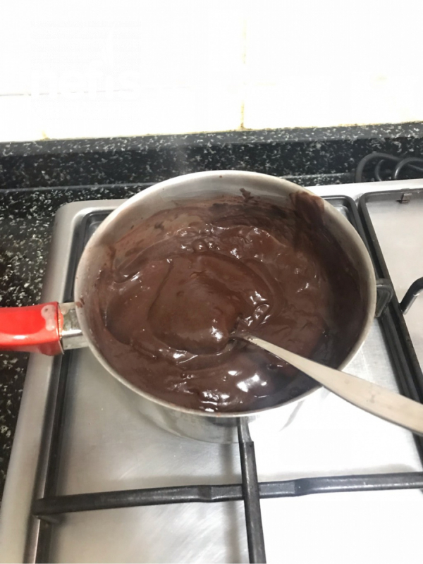 Ispanaklı Çikolata Soslu Kek