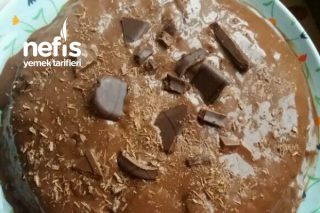 Çikolata Soslu Kremalı Pasta Tarifi
