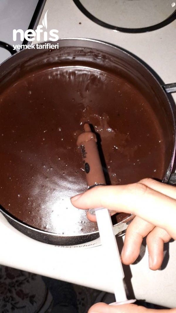 İçi Çikolata Dolgulu Kek