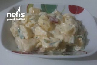 Muhteşem Yoğurtlu Köz Biberli Patates Salatası Tarifi