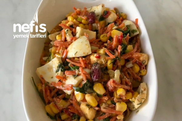 Nefis Yumurtalı Karışık Salata Tarifi