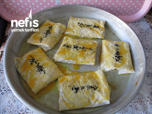 Patetesli Kıymalı Kare Börek