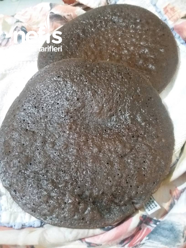 Κέικ σοκολάτας τριών στρώσεων στο τηγάνι